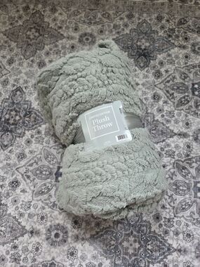 Ulta Beauty Plush Throw Blanket in Grey